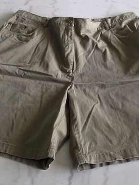 Ruby Rd. Woman Tan Elastic-Waist Chino Shorts